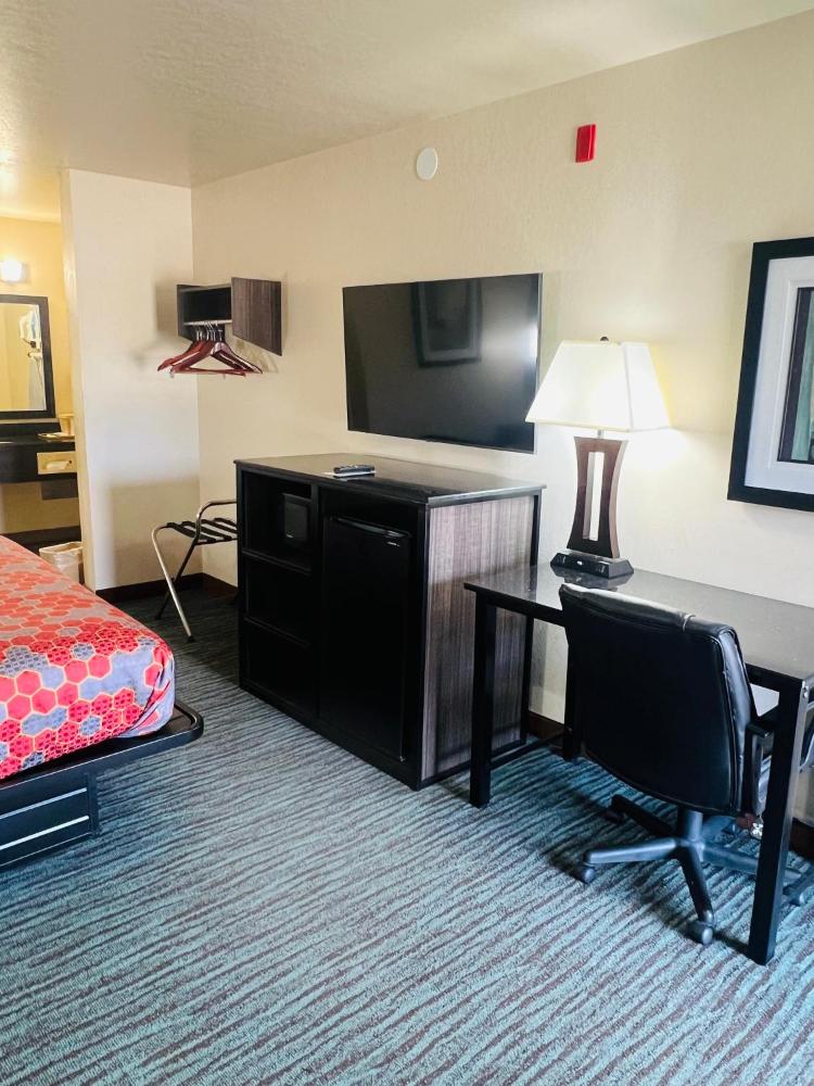 Deluxe King Suite interior